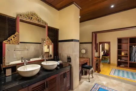 bathroom 4